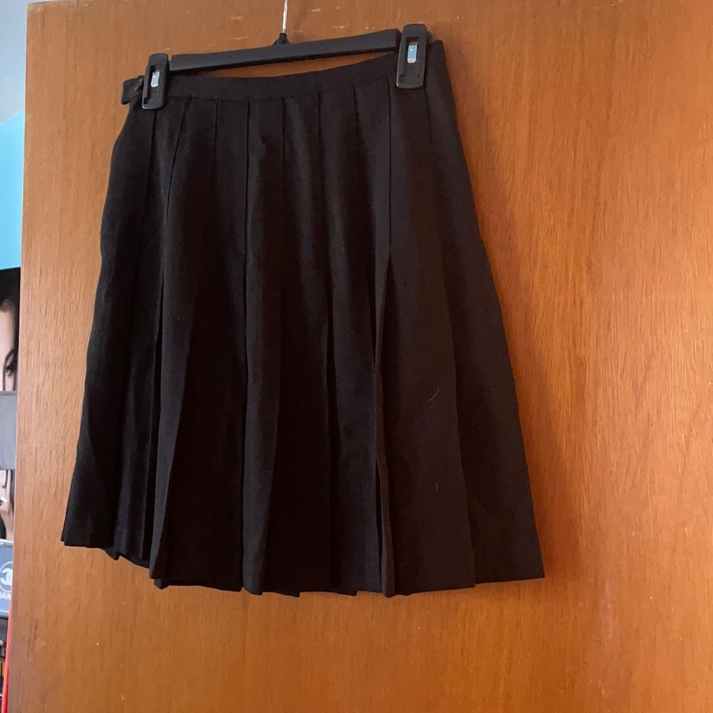 Juniors black skirt